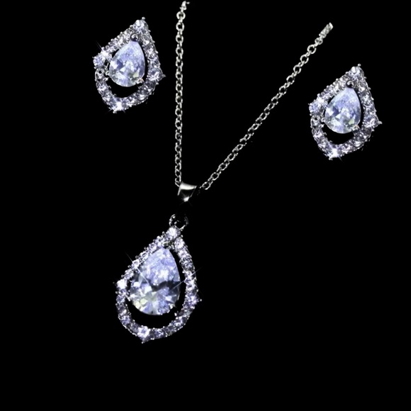Elegant Silver Necklace and Earring Set - Picture 1 of 2